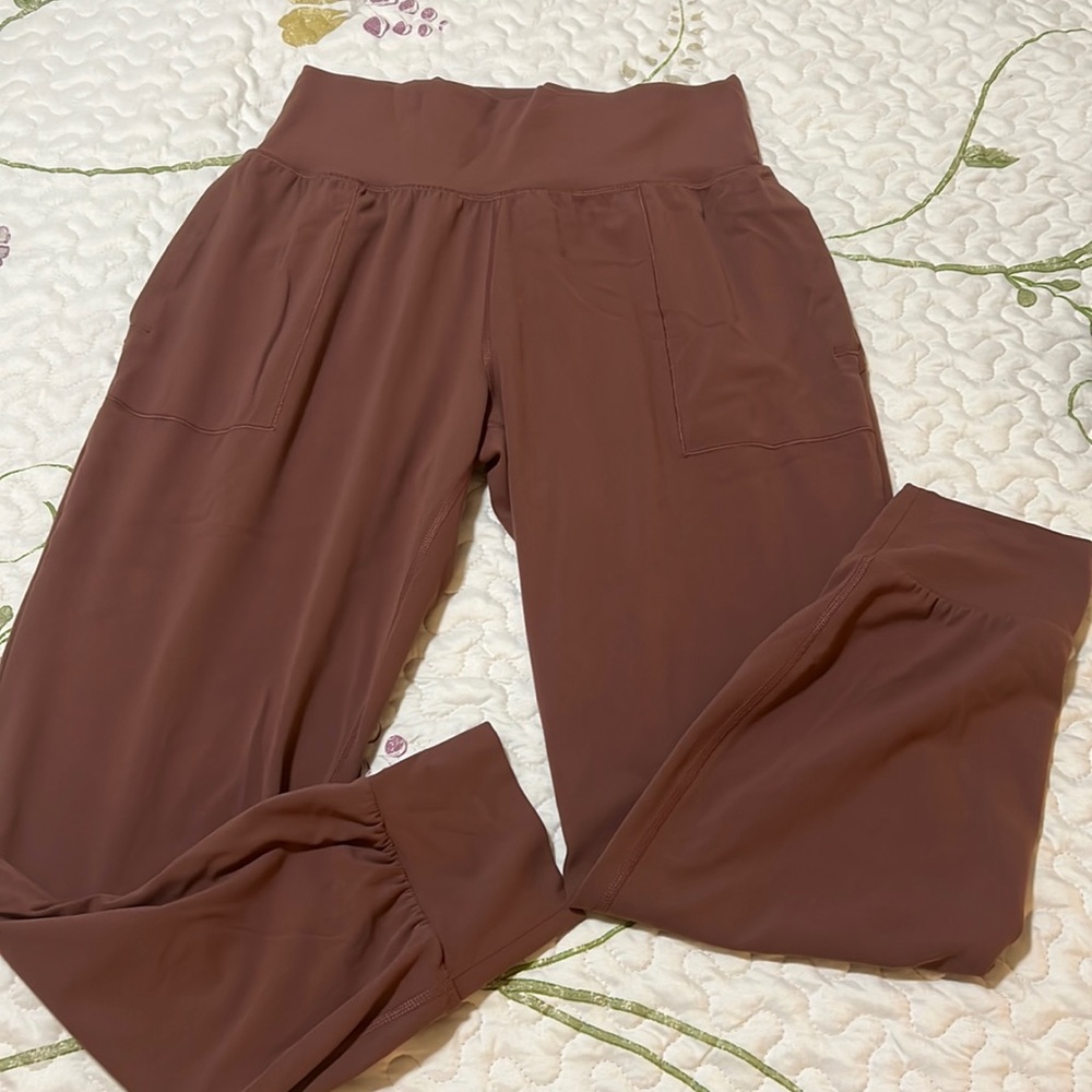 Athleta Salutation Jogger in Powervita